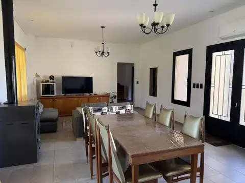 Casa en Alquiler de 4 dormitorios
