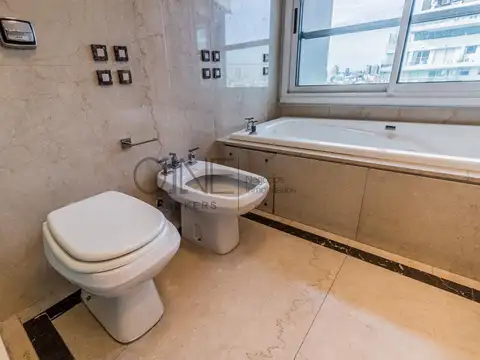 Departamento en Venta con 3 cocheras