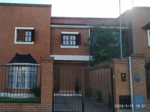 VENTA CASA DUPLEX 2 PLANTAS-ALT. M DE LUNA AL 4000