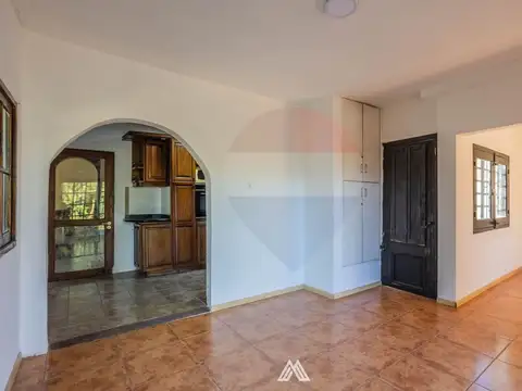 Casa 6 ambientes con 2 baños