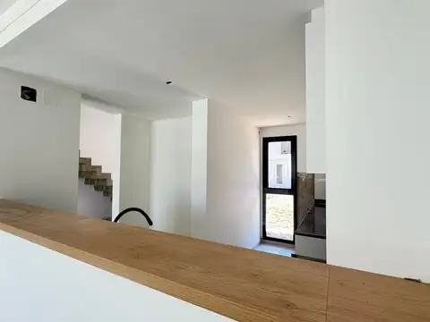 Depto Tipo Casa en Venta con 2 cocheras