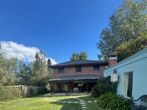 VENTA. CASA EN BARRIO LAS LOMADAS. LOS CARDALES