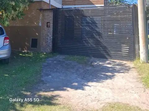 Casa de 3 Dormitorios SIN DEPOSITO EN GARANTIA en Lomas de Alberdi: Patio, Parrillero y Cochera
