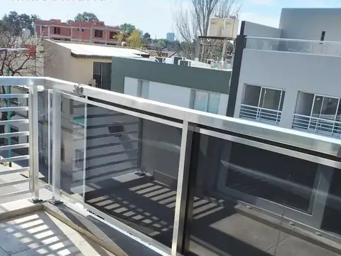 Departamento en Saavedra 2 amb. Amplios.Coch.Fija Cubierta.Patio.Balcón.Impecable