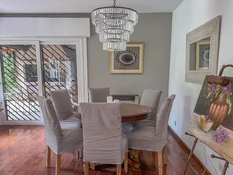 Casa 4 ambientes con 2 baños