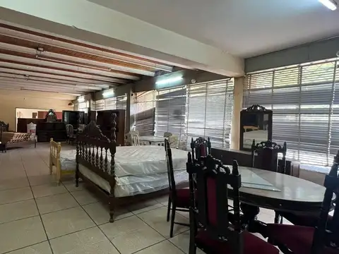 Casa 8 ambientes con 4 baños