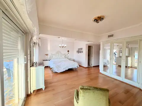 Departamento 8 ambientes con 4 baños