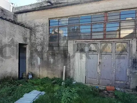 ¡OPORTUNIDAD EN SANTOS LUGARES! • GALPÓN CON EXCELENTE POTENCIAL INMOBILIARIO - EVALUA PERMUTA