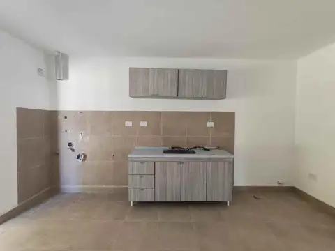 Casa en Alquiler con 2 cocheras