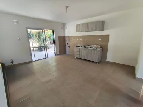 Casa 5 ambientes con 1 baño