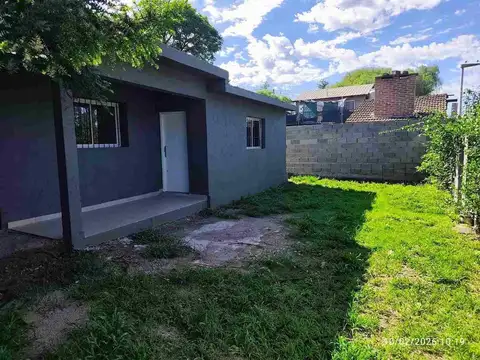 ALQUILER CASA 3 DORM VILLA ALLENDE LOMAS SUR CON COCHERA Y PATIO