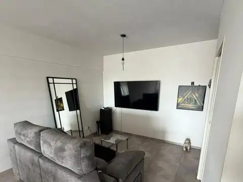 MONOAMBIENTE MUY LUMINOSO CON BALCÓN EN PISO ALTO   VISTA ABIERTA 