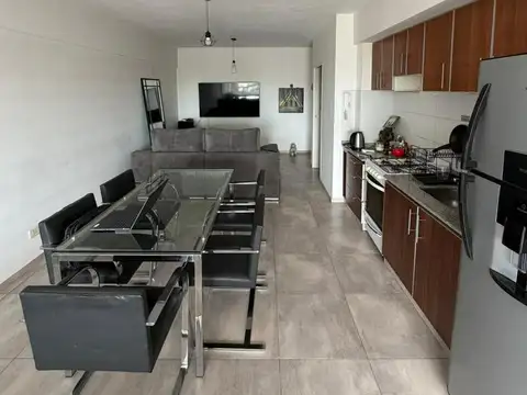 MONOAMBIENTE MUY LUMINOSO CON BALCÓN EN PISO ALTO   VISTA ABIERTA 
