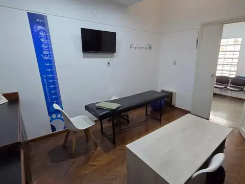 Casa 7 ambientes con 2 baños