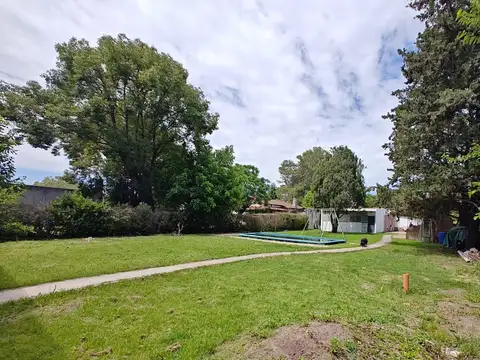 Casa 6 ambientes con 2 baños