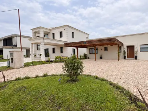 Casa 3 Dormitorios con piscina a estrenar en venta - Barrio Cerrado Ribera -160  y 467 City Bell- La Plata