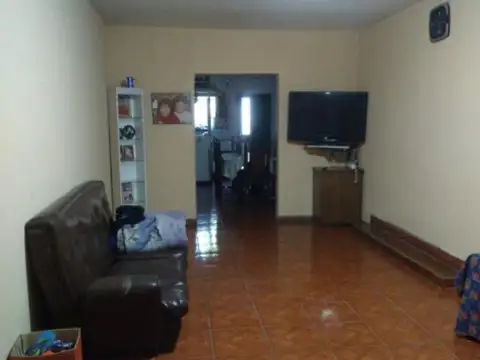 VENTA CASA CON DEPTO EN PASO DEL REY