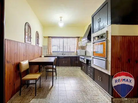 Casa 5 ambientes con 2 baños