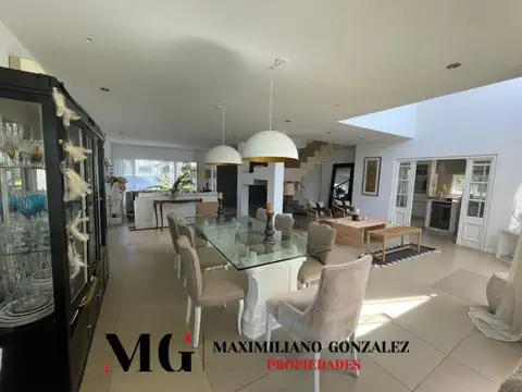 Casa 4 ambientes con 3 baños