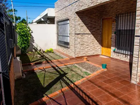 VENTA CASA 3 AMB CON GARAGE - LUIS GUILLON