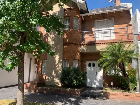 Chalet 5 Amb. en Venta en Haedo