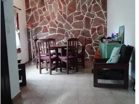Casa 5 ambientes con 2 baños