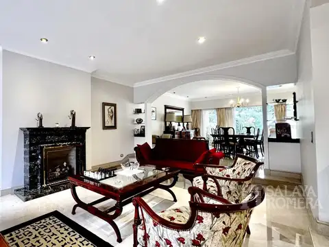 Casa 6 ambientes con 4 baños