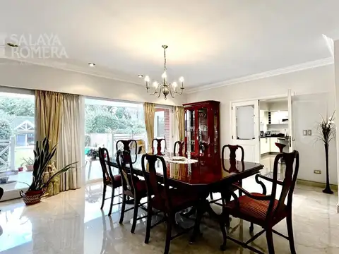 Casa en Venta con 6 cocheras