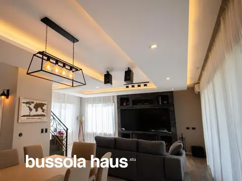 Casa en Venta con 5 cocheras