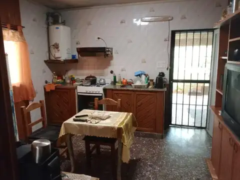 Casa 3 ambientes con 1 baño