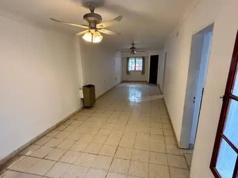 Casa 8 ambientes con 3 baños