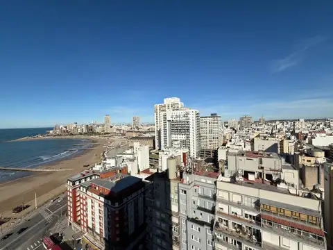 Monoambiente dividido con vista al mar en zona Playa Bristol