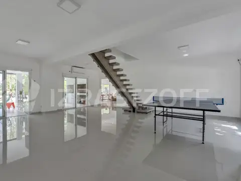 Casa 4 ambientes con 3 baños