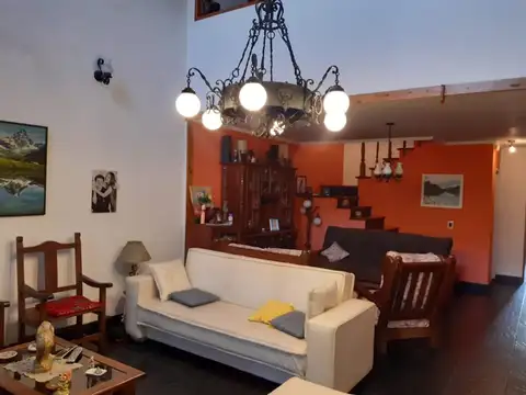 Casa 5 ambientes con 3 baños