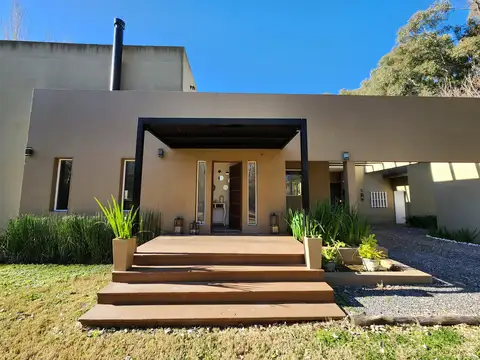 Casa en Venta con Gran Terreno en Campos de Roca I, Ruta 2 Km. 65