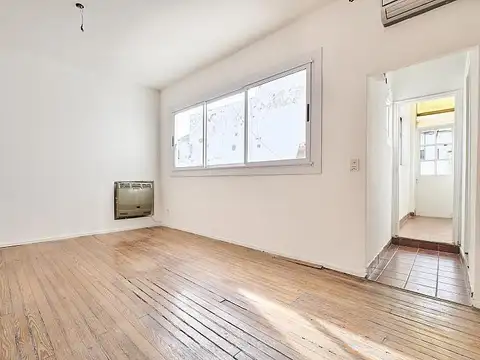 Amplio departamento,. luminoso,  con terraza y parrilla.