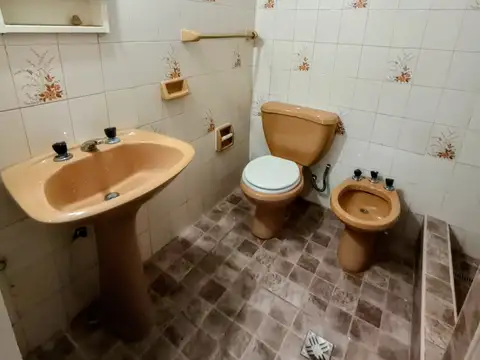 Depto Tipo Casa en Alquiler en Villa Dominico, $ 450.000