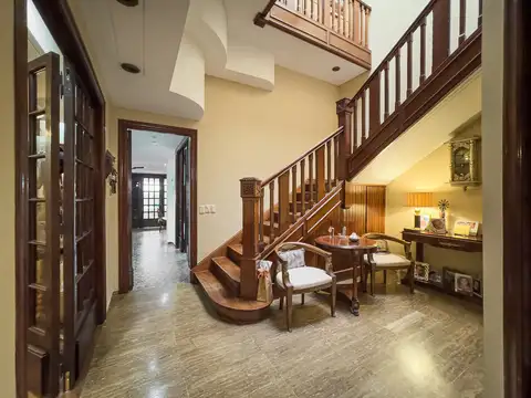 ESPECTACULAR CASA/ 2 PLANTAS - 237 METROS CUB- CATEGORIA