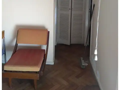 Depto. 2 amb. en Avellaneda Centro a mts. Pza. Alsina. Apto