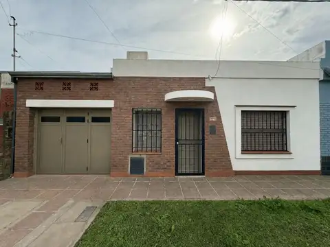 VENTA casa de 3 dormitorios con patio- Santo Tome