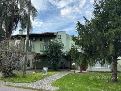 Casa 10 ambientes con 6 baños