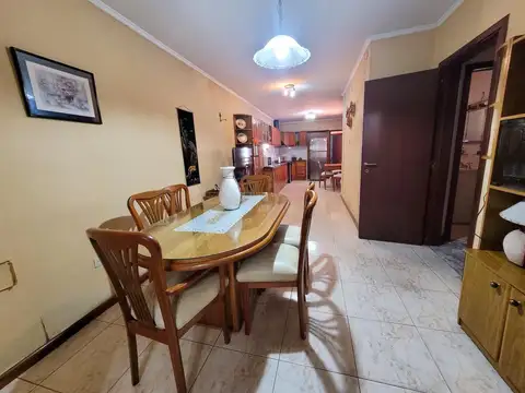 Casa en Venta con 4 cocheras