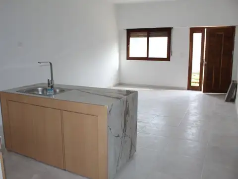 Casa 3 ambientes con 1 baño