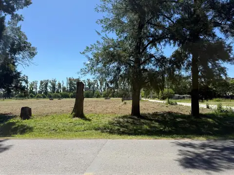 Terreno en venta en Cortines Lujan esquina sobre Mosconi