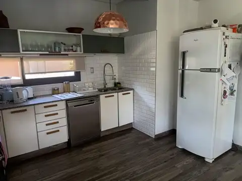 Casa 7 ambientes con 2 baños