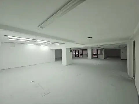 Venta Impecable Oficina con Cochera fija y Toilette Propio en Centro