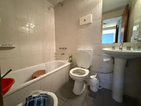 Oficina 6 ambientes con 2 baños
