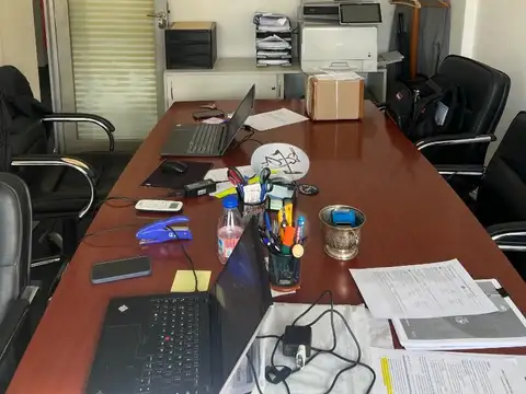 Oficina 5 ambientes con 2 baños