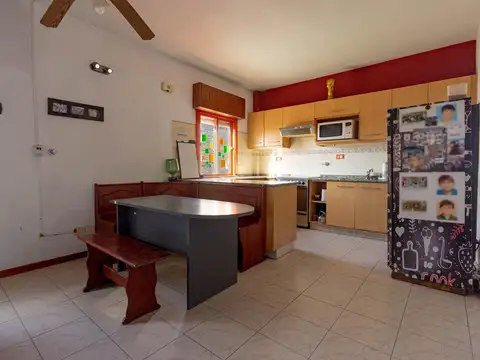 Depto Tipo Casa 6 ambientes con 2 baños