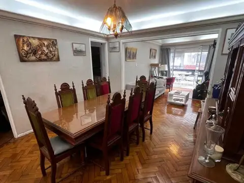 Venta Piso 4 Ambientes con balcón corrido en Balvanera  